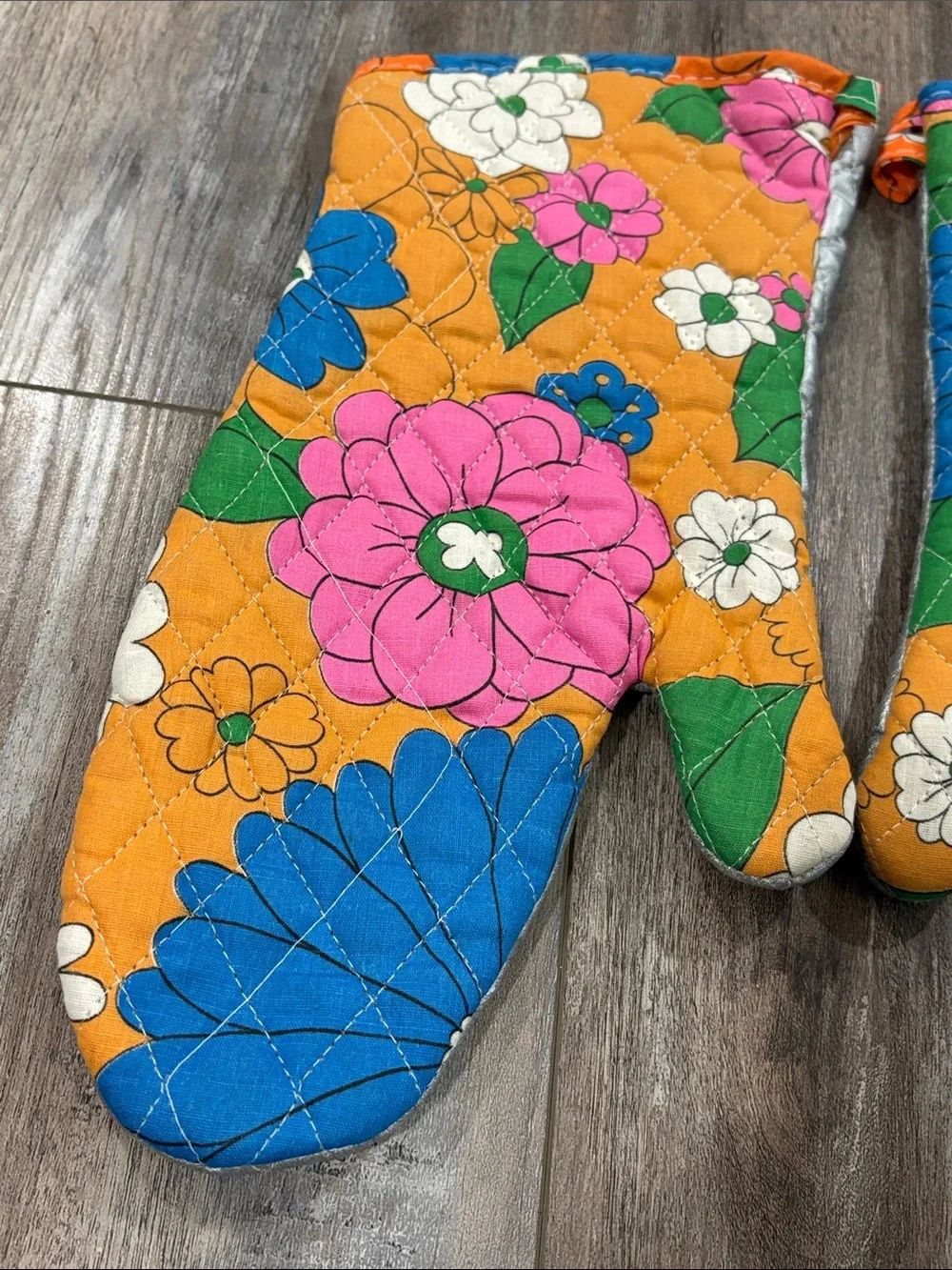 Pair of Retro Floral Oven Mitts